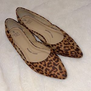 Gently used leopard flats w/ memory foam 🖤